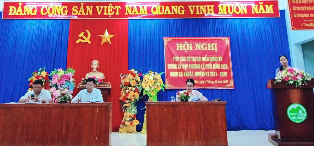 Đại biểu HĐND xã Sơn Hòa tiếp xúc cử tri trước kỳ họp cuối năm 2025