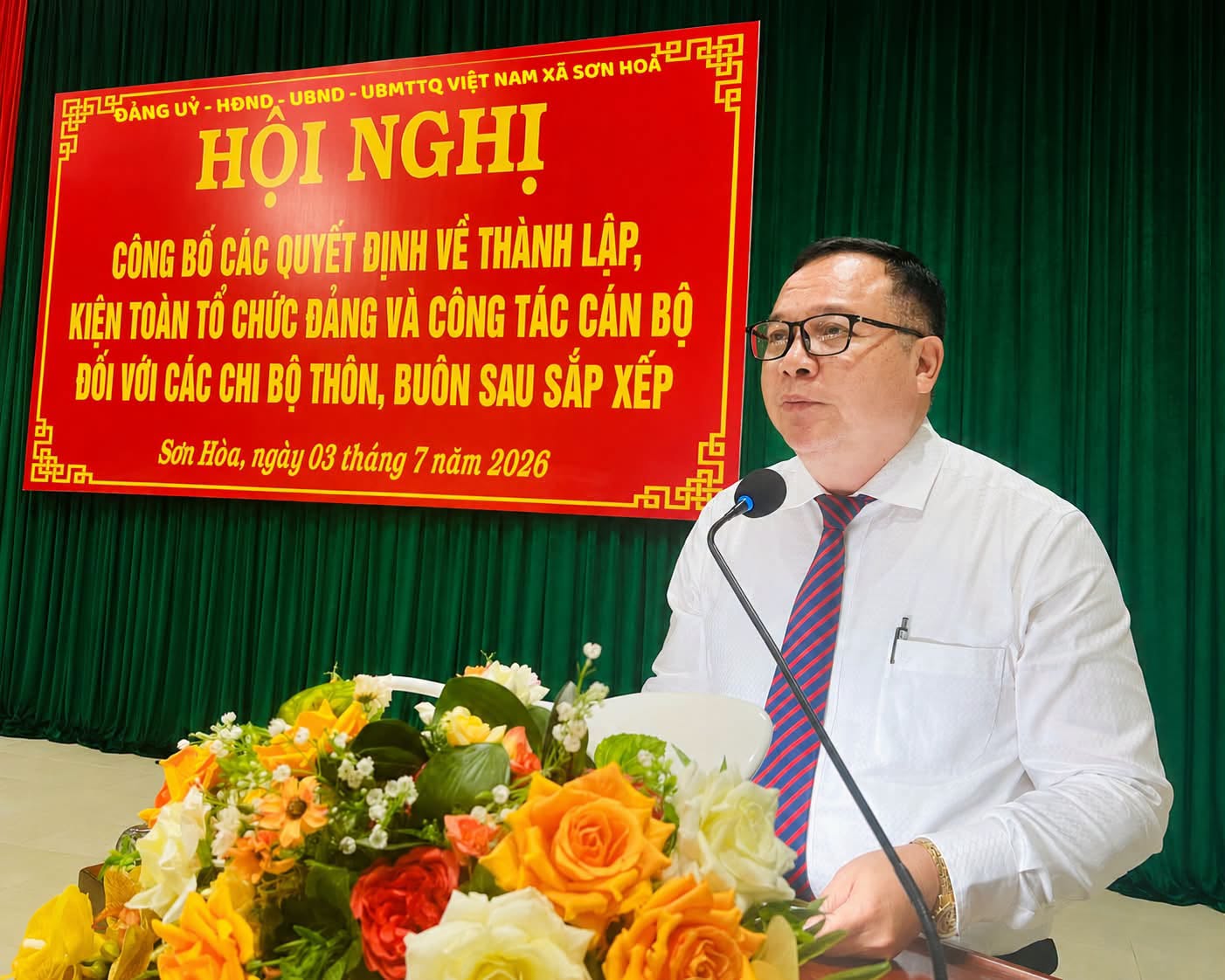 Xã Sơn Hòa tổ chức Hội nghị công bố các quyết định về thành lập, kiện toàn tổ chức Đảng và công tác cán bộ tại các thôn, buôn sau sắp xếp