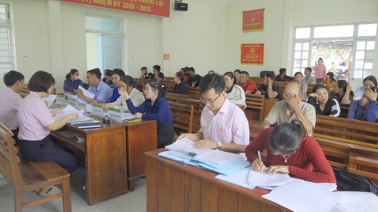 ĐOÀN KIỂM TRA TOÀN DIỆN NGÂN HÀNG CHÍNH SÁCH XÃ HỘI CHI NHÁNH TỈNH ĐẮK LẮK KIỂM TRA HOẠT ĐỘNG TẠI PHÒNG GIAO DỊCH NHCSXH SƠN HÒA